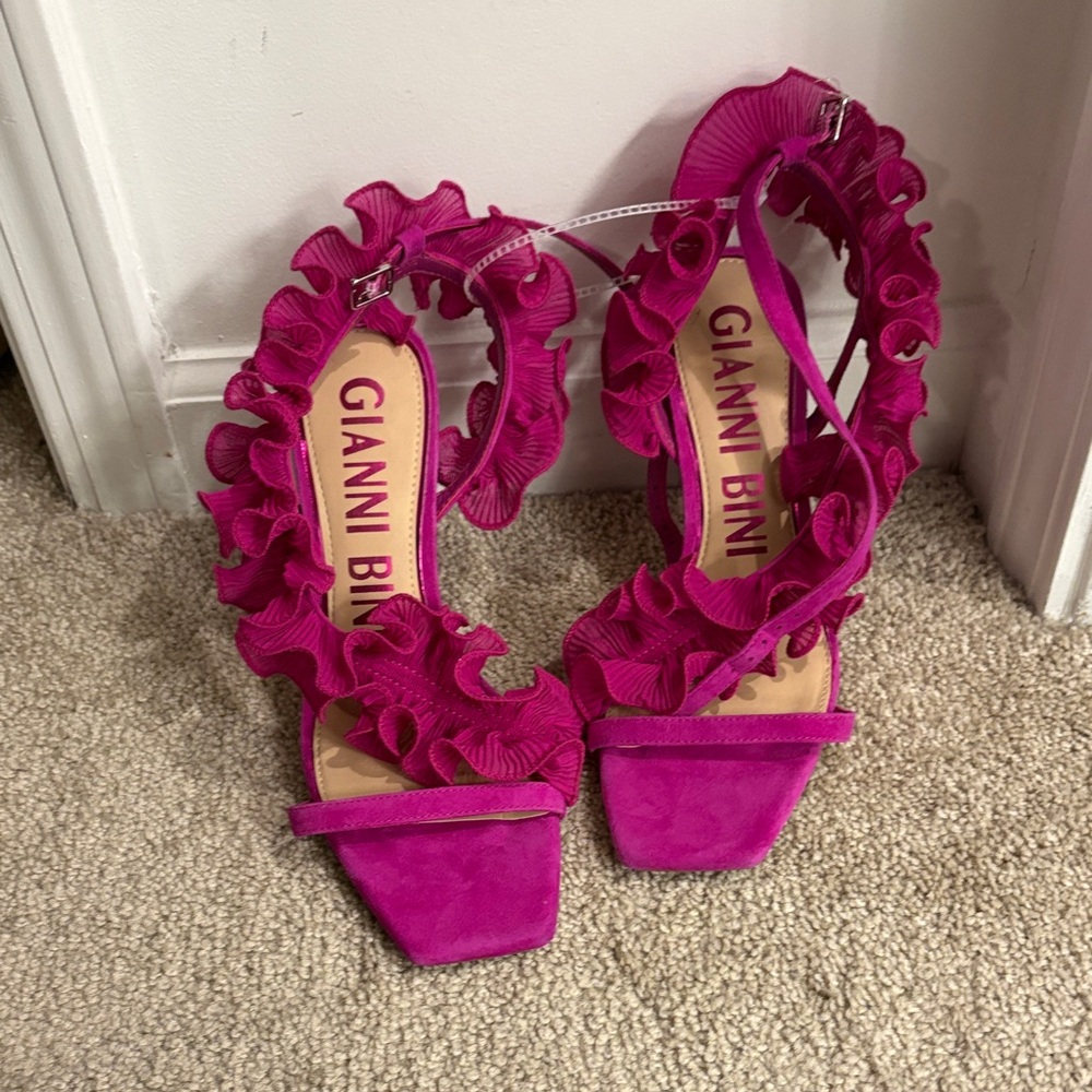 Gianni Bini Fuchsia Ruffle Heels